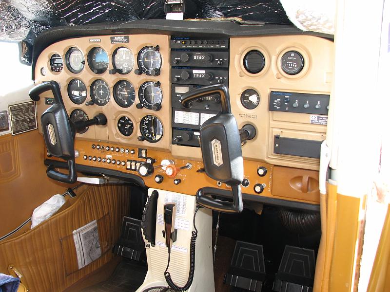 IMG_3513.JPG - Cockpit du Cessna