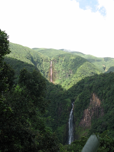 IMG_4086.JPG - Vue des chutes au d�part de la balade