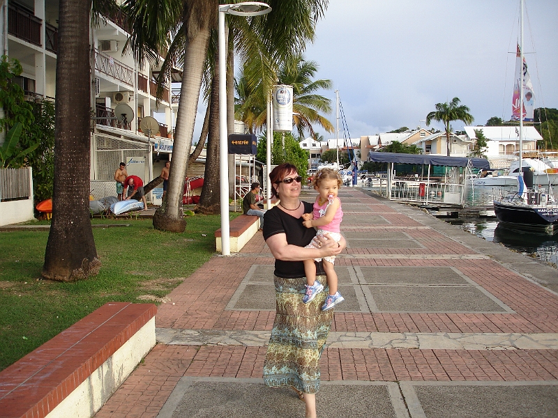 DSC03642.JPG - Promenade � la Marina de Gosier dans les bras de Mamika